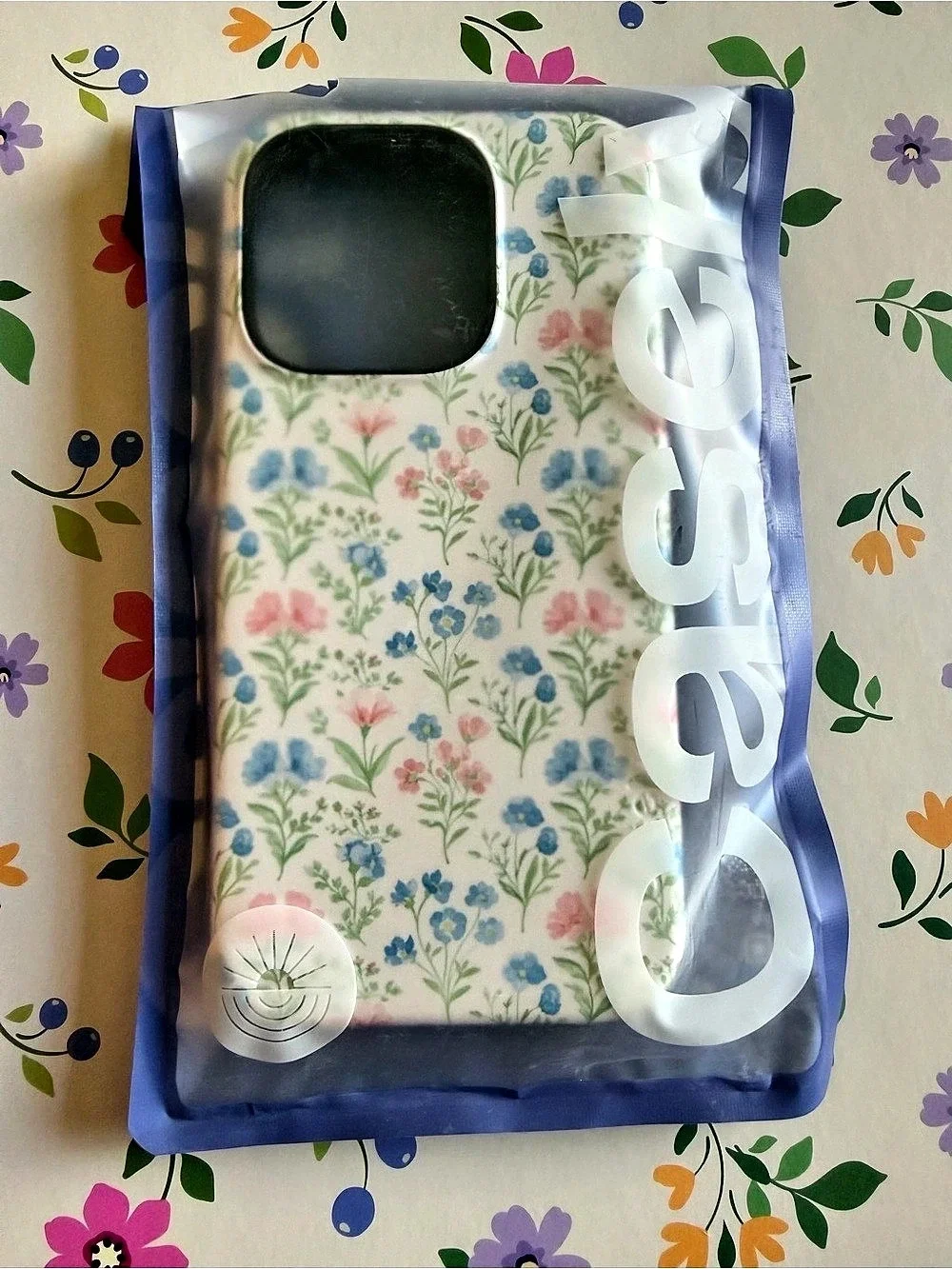 Casely iphone 15 pro Floral Case Blue & White NWT